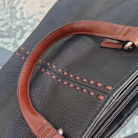 Fossil Black Leather Tote with Brown Handles - Picture 9 of 10